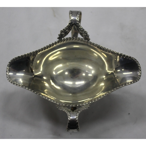 329 - SILVER 2-HANDLED SAUCE BOAT HALLMARK FOR CHESTER 1909 130g