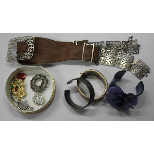 339 - COSTUME JEWELLERY