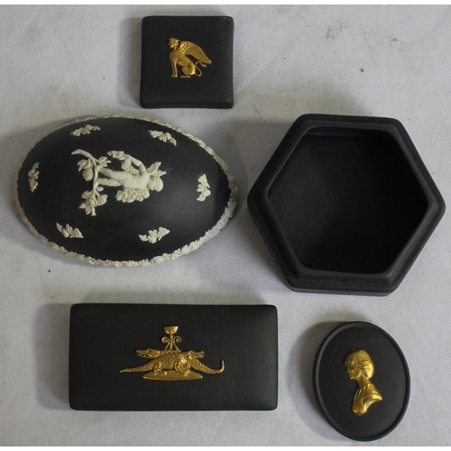 353 - VARIOUS WEDGEWOOD ITEMS INCLUDING EARLY BLACK VASE c1850 DAMAGED