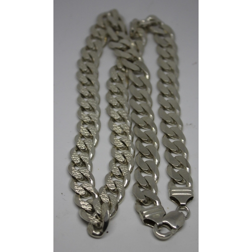 355 - HEAVY, PATTERNED SILVER CURB CHAIN (106.4g) 55cm