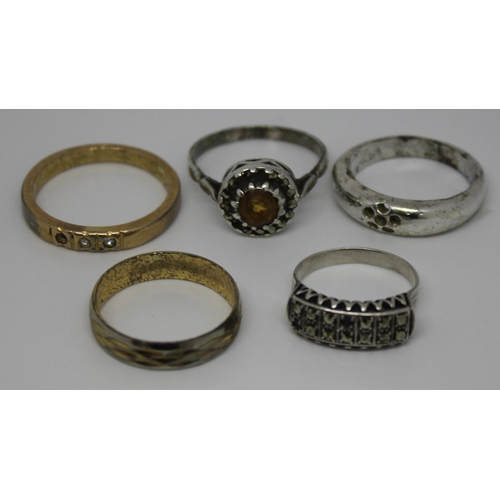 370 - 5 RINGS (VINTAGE MARCASITE RING, AMBER & CLEAR STONE RING, 3 OTHERS)  & 3 PAIRS OF PINK... 