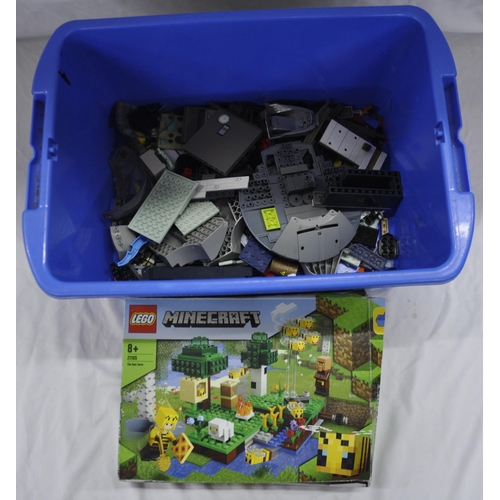 34 - TUB LOOSE LEGO PIECES AND 4 BOX SETS OF LEGO (NOT CHECKED IF COMPLETE)