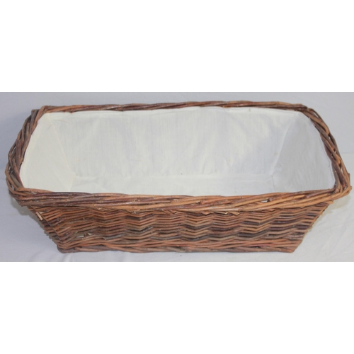 58 - WICKER BASKET WITH 2 EARTHENWARE JARS AND BLACK FOREST STYLE WOODEN PLAQUE 'GRUSS AUS TIROL'