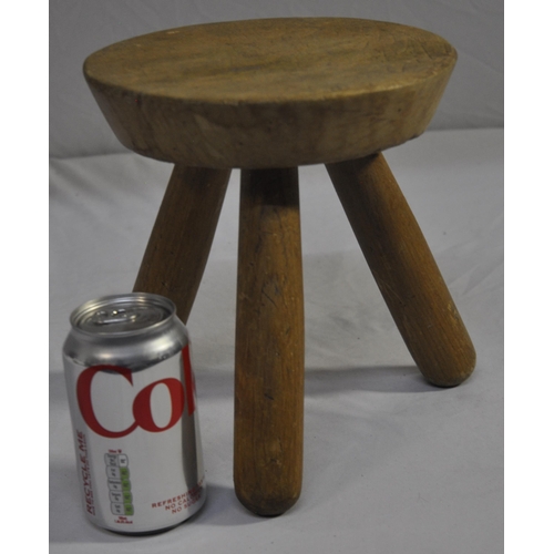 71 - MILKING STOOL