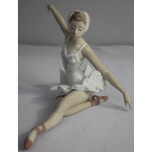 95 - 2 LLADRO FIGURINES