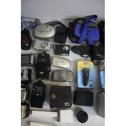 140 - BOX OF CAMERAS AND EQUIPMENT - DIGITAL CAMERAS, LENSES, FLASH UNIT AND CASES