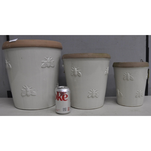 179 - SET OF 3 GRADUATED BEE DESIGN PLANTERS