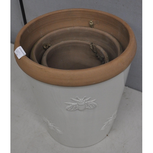 179 - SET OF 3 GRADUATED BEE DESIGN PLANTERS