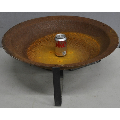 219 - CIRCULAR FIRE PIT ON BASE.  2FT DIAMETER