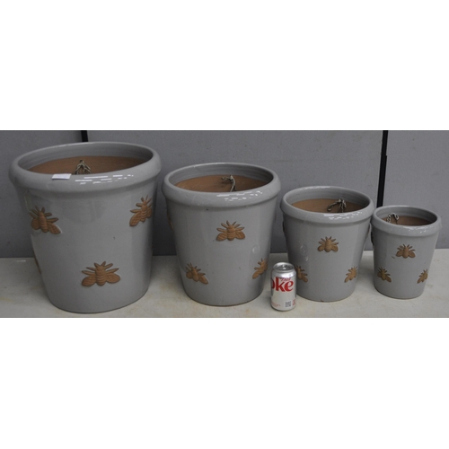 253 - SET OF 4 BEE DESIGN GRADUATED PLANTERS