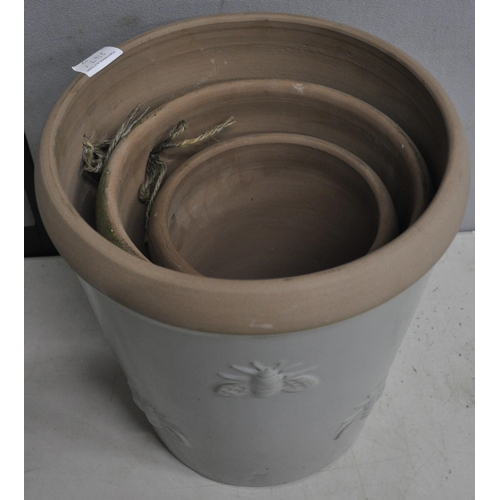 260 - SET OF 3 GRADUATED BEE DESIGN PLANTERS