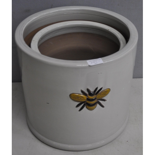 265 - 2 BEE DESIGN PLANTERS