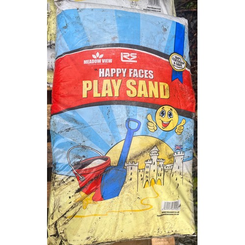 325 - 15 PACKS OF MEADOW VIEW PLAY SAND