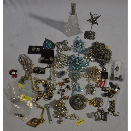 333 - 'TRUNK' JEWELLERY BOX OF COSTUME AND SILVER COLOURED JEWELLERY MARKED 925 AND SILVER TOPPED PERFUME ... 