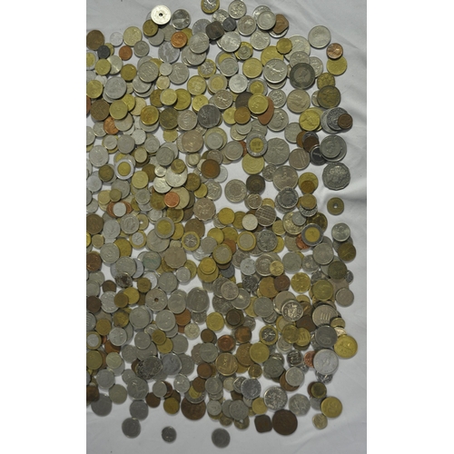 334 - BOX OF VARIOUS COINS