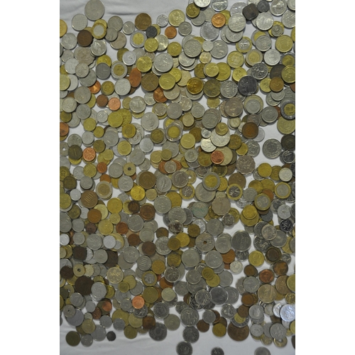 334 - BOX OF VARIOUS COINS