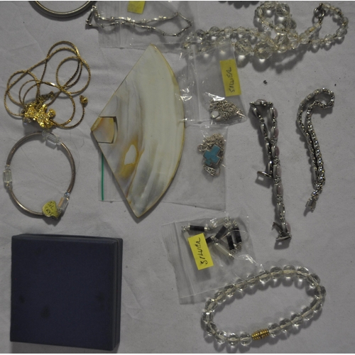 339 - BOX COSTUME JEWELLERY AND SILVER COLOURED JEWELLERY MARKED 925