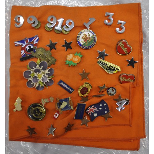 340 - QUANTITY OF COSTUME JEWELLERY BROOCHES ON CUSHION AND QUANTITY OF PIN BADGES