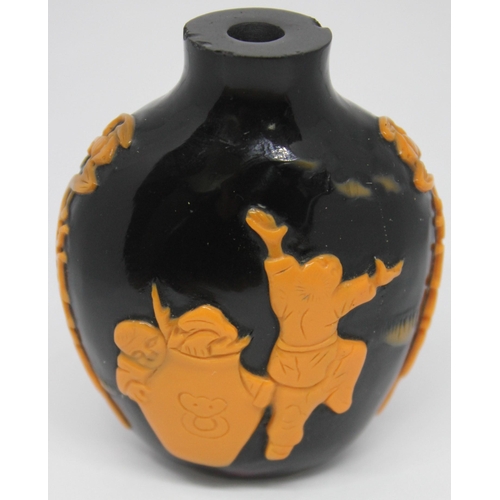 352 - CHINESE REPUBLIC ERA CAMEOED 'PEKIN' GLASS SNUFF BOTTLE