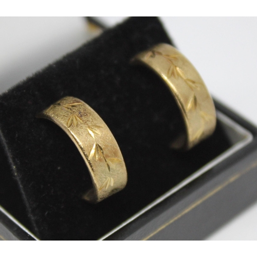 353 - 2 PAIR EARRINGS - 1 HALLMARKED 9ct, THE OTHER NO HALLMARK BUT GOLD TESTED AS 9ct (1.9g)