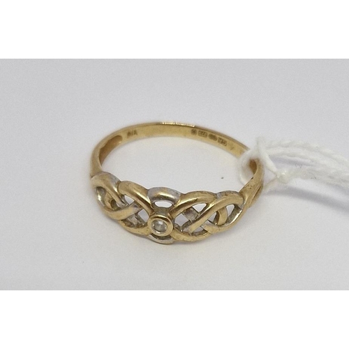 385 - GOLD CELTIC PATTERN RING MARKED 375 WITH SINGLE DIAMOND 2.2g SIZE U