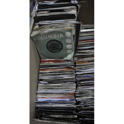 182 - BOX VINYL SINGLES