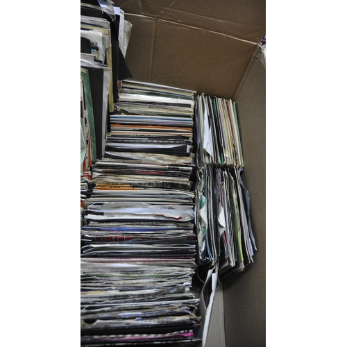 182 - BOX VINYL SINGLES