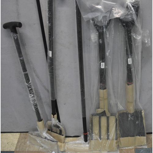 424 - BUNDLE OF NEW GARDENING TOOLS