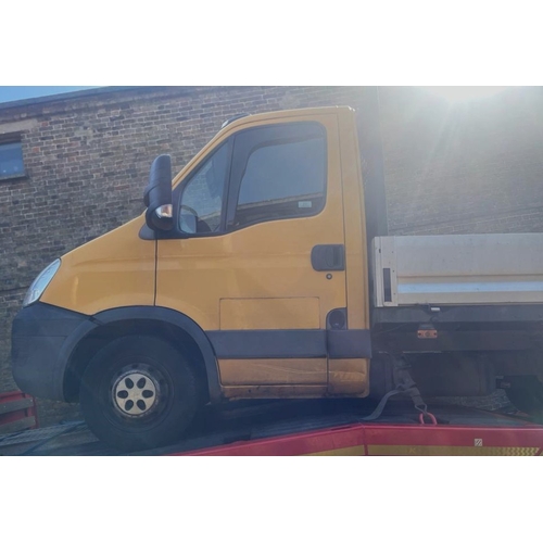 102 - IVECO DAILY 35S12 MWB FLATBED - REGISTRATION NUMBER HX59 BBV2287cc, YELLOW DIESEL, FLATBED (V5 SAYS ... 