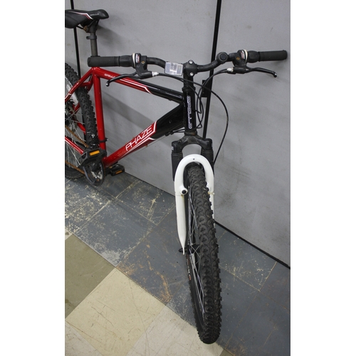 85 - 2 MOUNTAIN BIKES - GIANT BOULDER 520 21 SPEED AND APOLLO PHAZE 21 SPEED