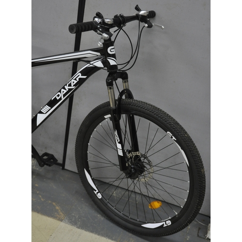 215 - G T DAKAR 21 SPEED MOUNTAIN BIKE WITH DISK BRAKE 18