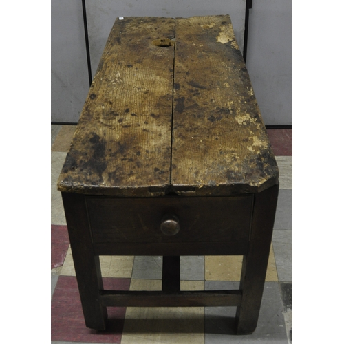 272 - OAK KITCHEN TABLE WITH SINGLE DRAWER - DAMAGED (56x60x74cm)