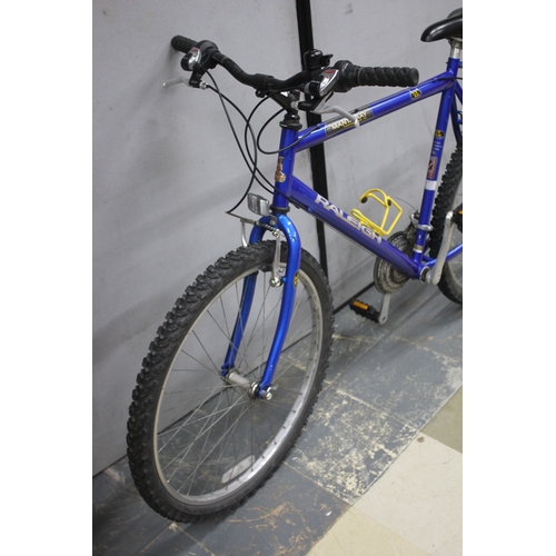 218 - 2 MOUNTAIN BIKES - APOLLO XC.26 AND RALEIGH MANTA RAY 21 SPEED