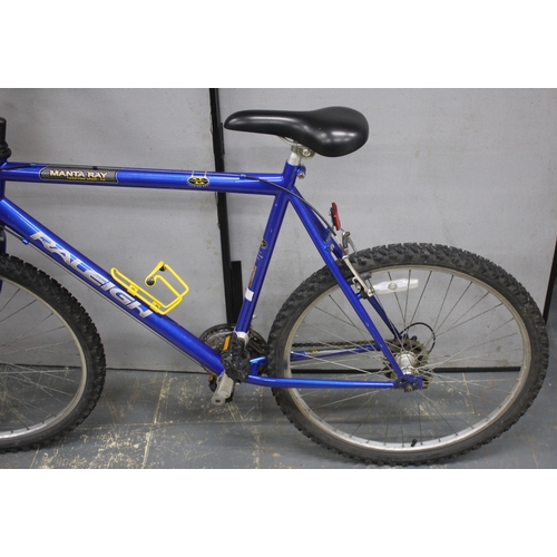 218 - 2 MOUNTAIN BIKES - APOLLO XC.26 AND RALEIGH MANTA RAY 21 SPEED