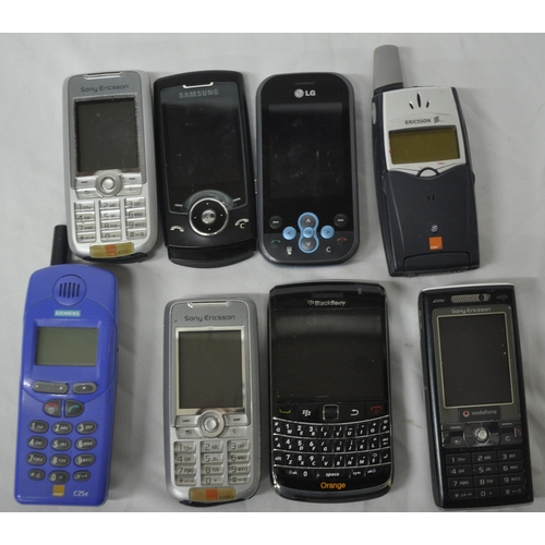 352 - 3 GS (A1303), 4 SONY ERICSSON, SAMSUNG, ERICSSON, SIEMENTS LG AND BLACKBERRY BOLD MOBILE PHONES AND ... 