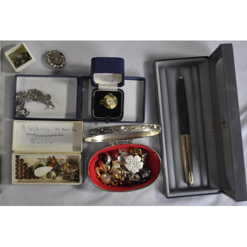 356 - QUANTITY OF JEWELLERY INCLUDING GOLD CAMEO BROOCH AND SINGLE GOLD CUFFLINK (GROSS WEIGHT 6G) AND WAT... 