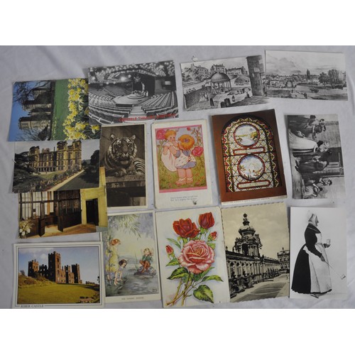 359 - SMALL SELECTION OF POSTCARDS