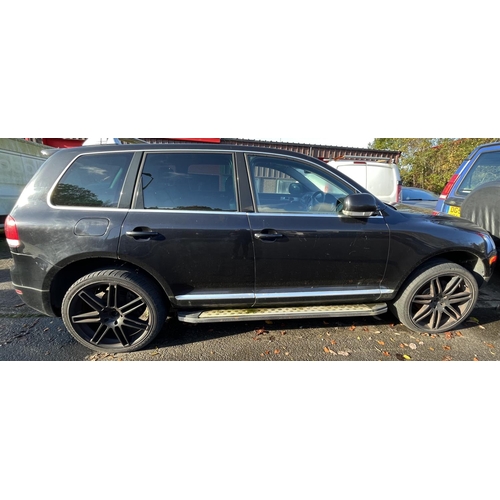 100 - VW TOUAREG - REGISTRATION NUMBER J7 GBE   2999cc, BLACK, AUTO, DIESEL, 4 DOOR, ESTATE, FIRST REGISTE... 