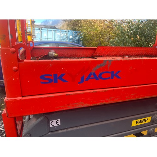 SKYJACK SJ 4632 SCISSOR LIFT ACCESS PLATFORM YEAR 2016 SERIAL NUMBER