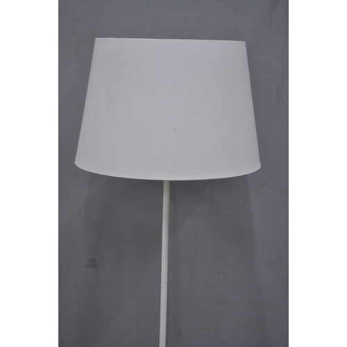 52 - STANDARD LAMP, DESK LAMP AND TABLE LAMP