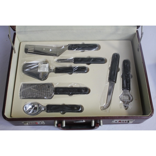 35 - PRIMA 32 PIECE CARVING KNIFE AND CUTLERY SET (A45)