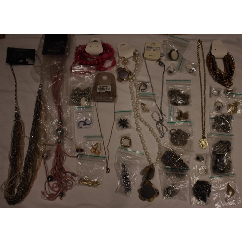 186 - COSTUME JEWELLERY (A91,102,115)