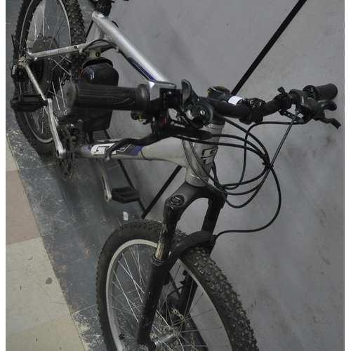 201 - GT AVALANCHE 3.0 MOUNTAIN BIKE WITH ELECTRIC POWER WHEEL - DAMAGE TO ELECTRICS