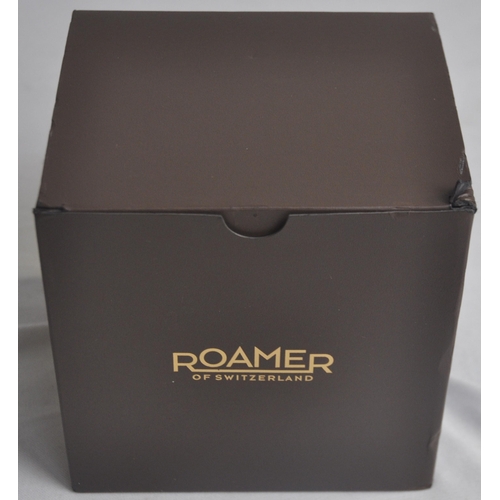 208 - GENTS ROAMER SAPPHIRE CRYSTAL 1888 WATCH ON BRACELET STRAP IN PRESENTATION BOX (BOX DAMAGED) (A62)