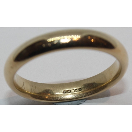 235 - 9ct GOLD WEDDING BAND SIZE U 5.6g (C9)