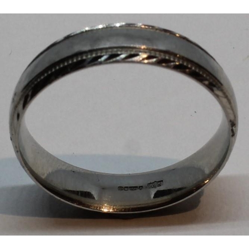 236 - PLATINUM WEDDING BAND SIZE W 10.1g (C17)