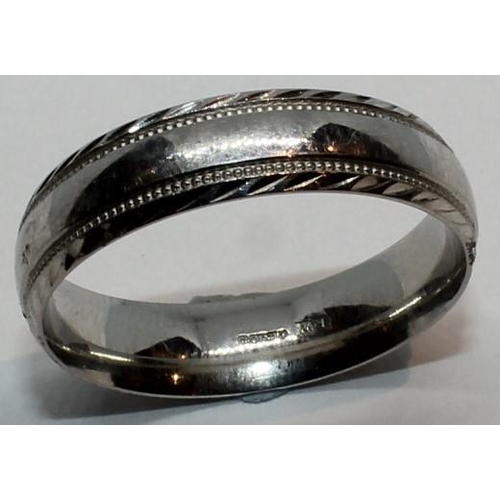 236 - PLATINUM WEDDING BAND SIZE W 10.1g (C17)