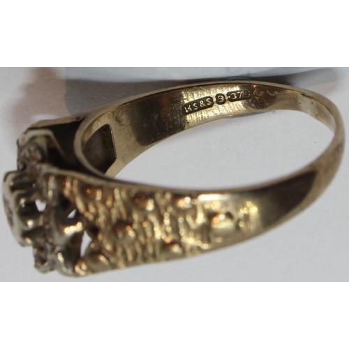 238 - 9ct GOLD RING SET WITH SMALL DIAMONDS SIZE R 3.8g (A103)