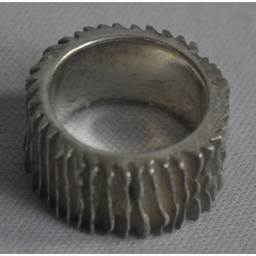 276 - HEAVY DECORATIVE RING MARKED 925 SIZE R/S (22.6g)