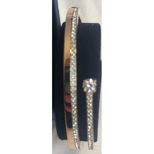 280 - SWAROVSKI JEWELLERY - 2 BRACELET SET, 3 RINGS, BANGLE (A95,C22)